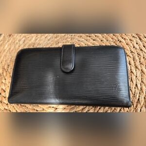 Pre-owned Louis Vuitton Black Epi Leather Kiss Lock Wallet